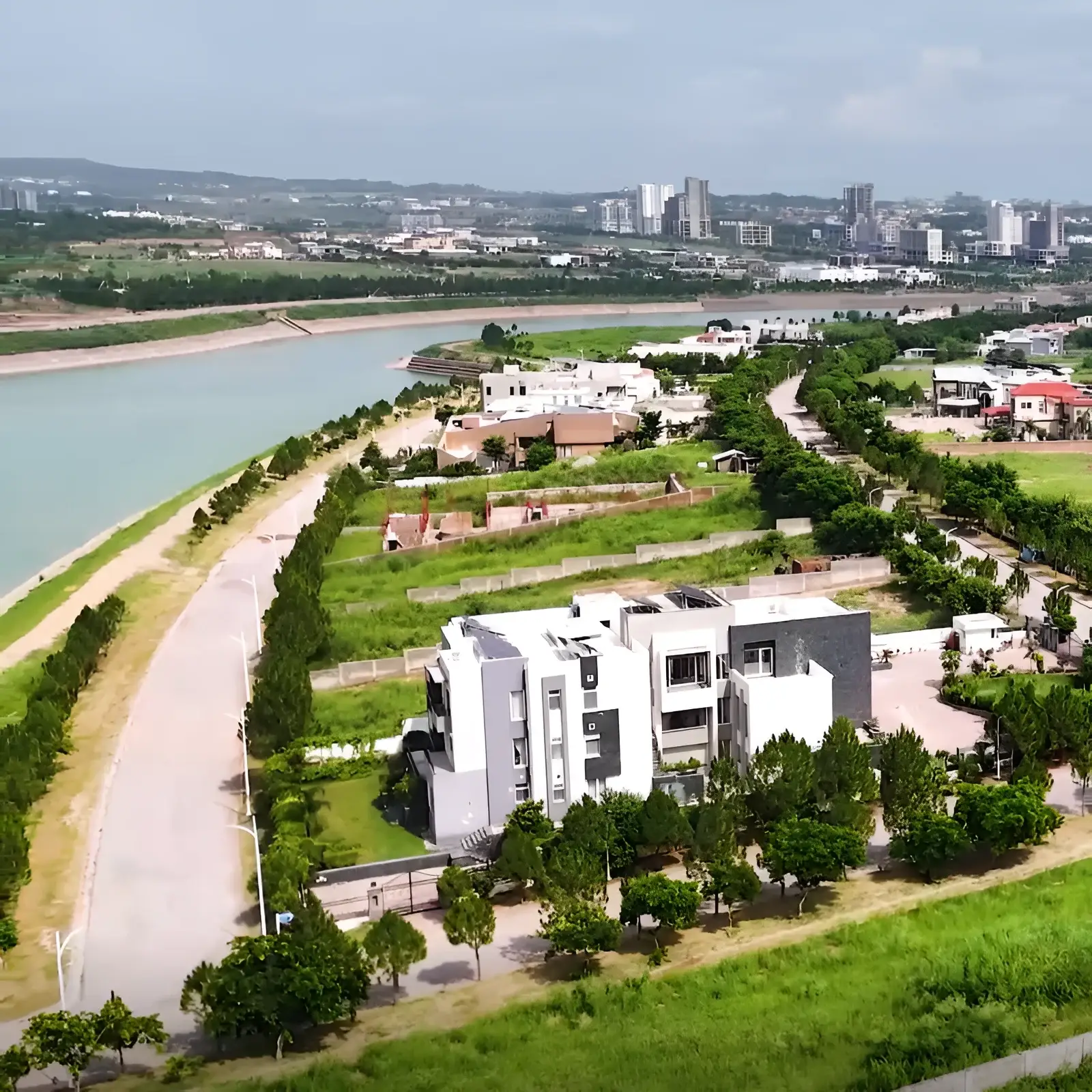 Block C Gulberg Greens Islamabad farmhouses, plots, and apartments for sale and rent in the Business Square area with luxury villas and housing options